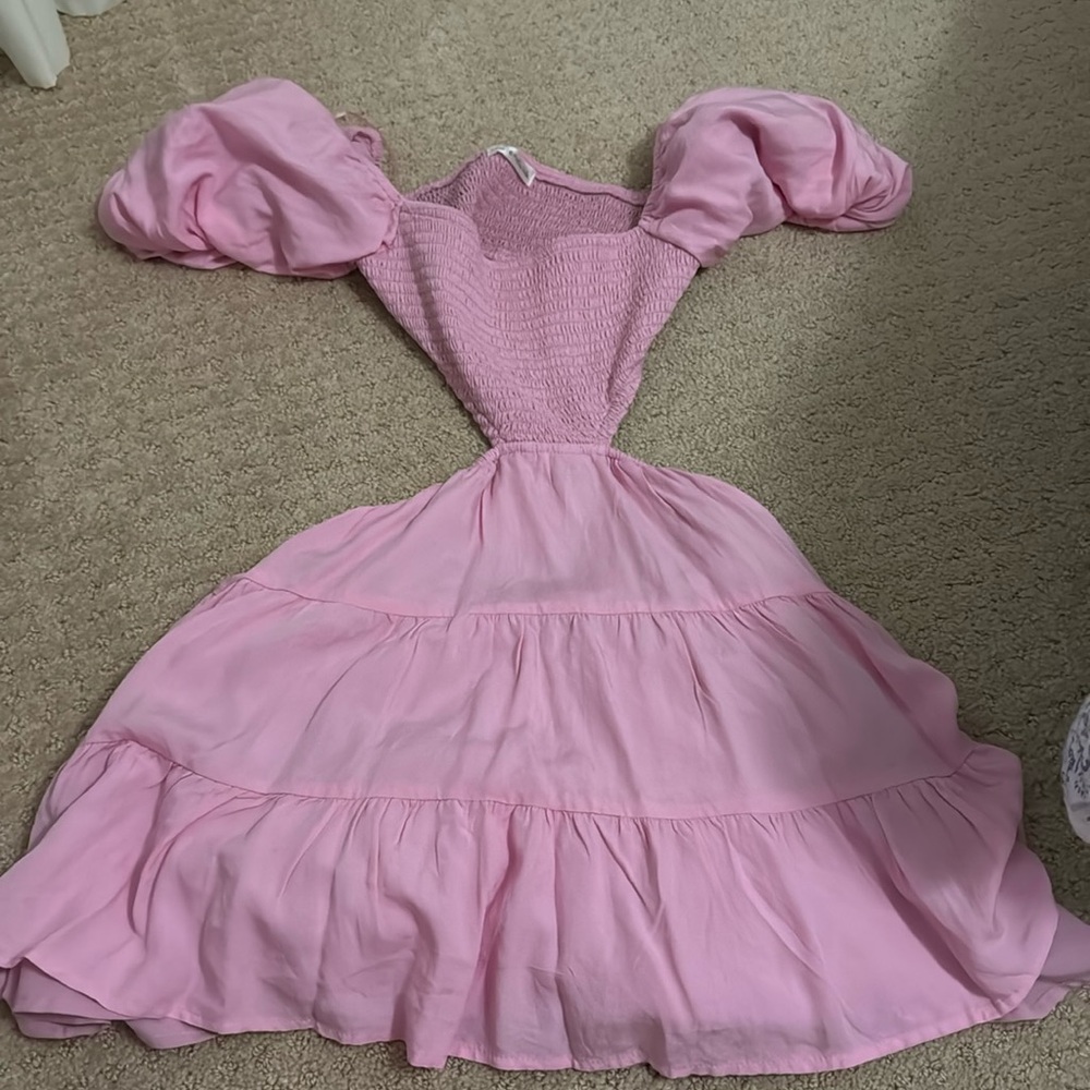 Mixology pink dress cut out around stomach barely worn!! Size small
